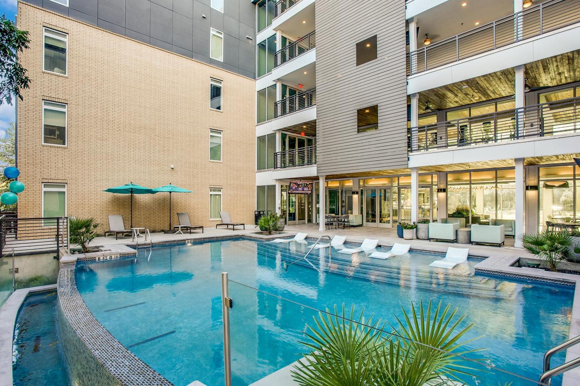 Lush Downtown Condo On Riverwalk W King Ste, Free Parking, Pet Friendly, Centrally Located On Riverwalk 샌안토니오 외부 사진