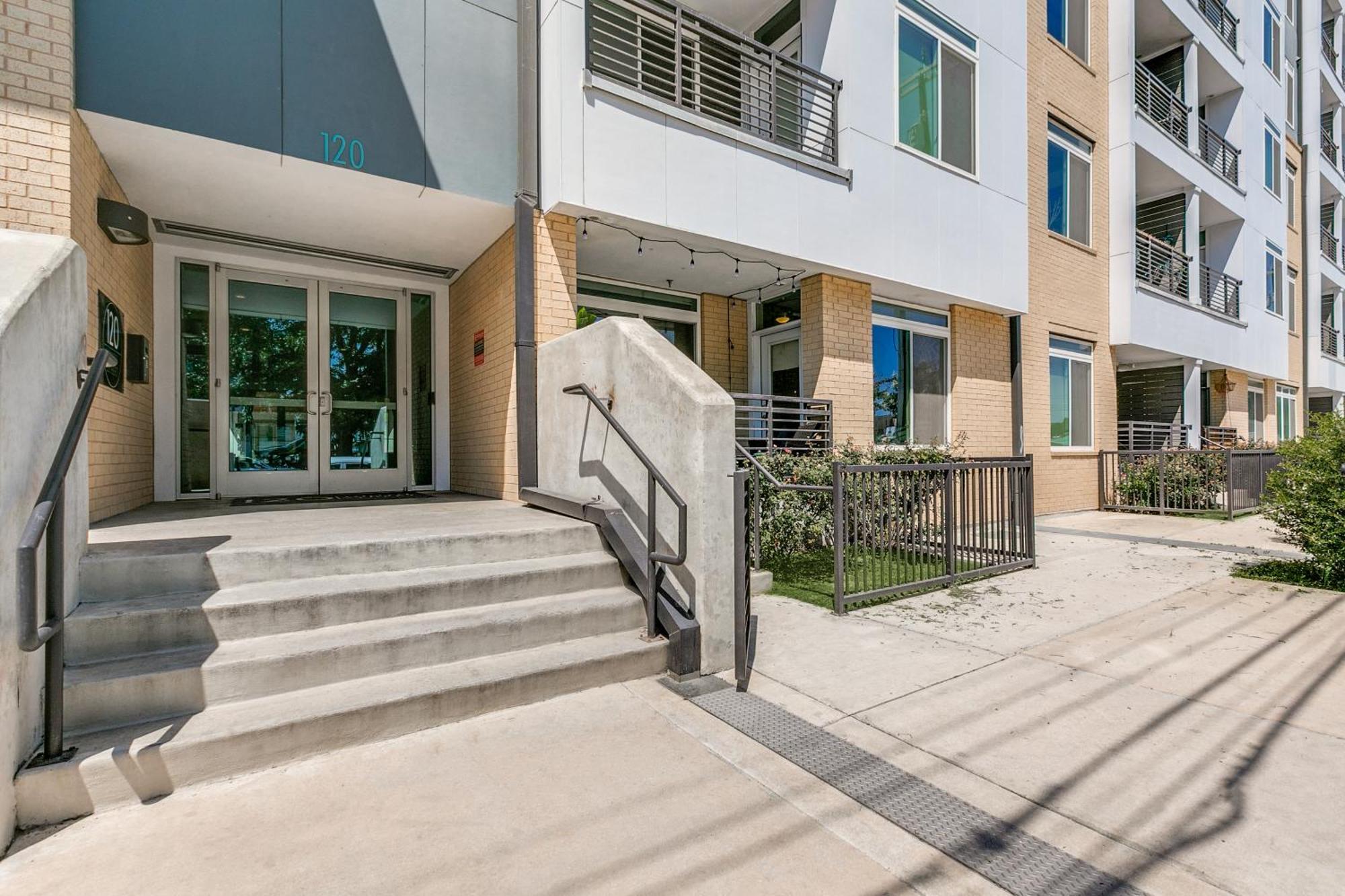 Lush Downtown Condo On Riverwalk W King Ste, Free Parking, Pet Friendly, Centrally Located On Riverwalk 샌안토니오 외부 사진